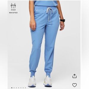 Figs SET Rafaela scrub top and high waisted Zamora jogger scrub pants ceil blue